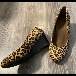 Vionic Leopard pumps